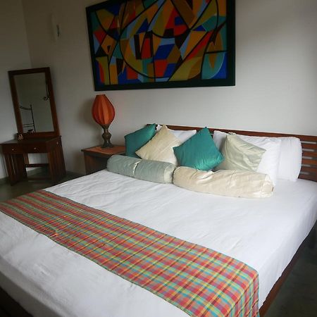 Yoho Home Away Home Kandy Exterior photo